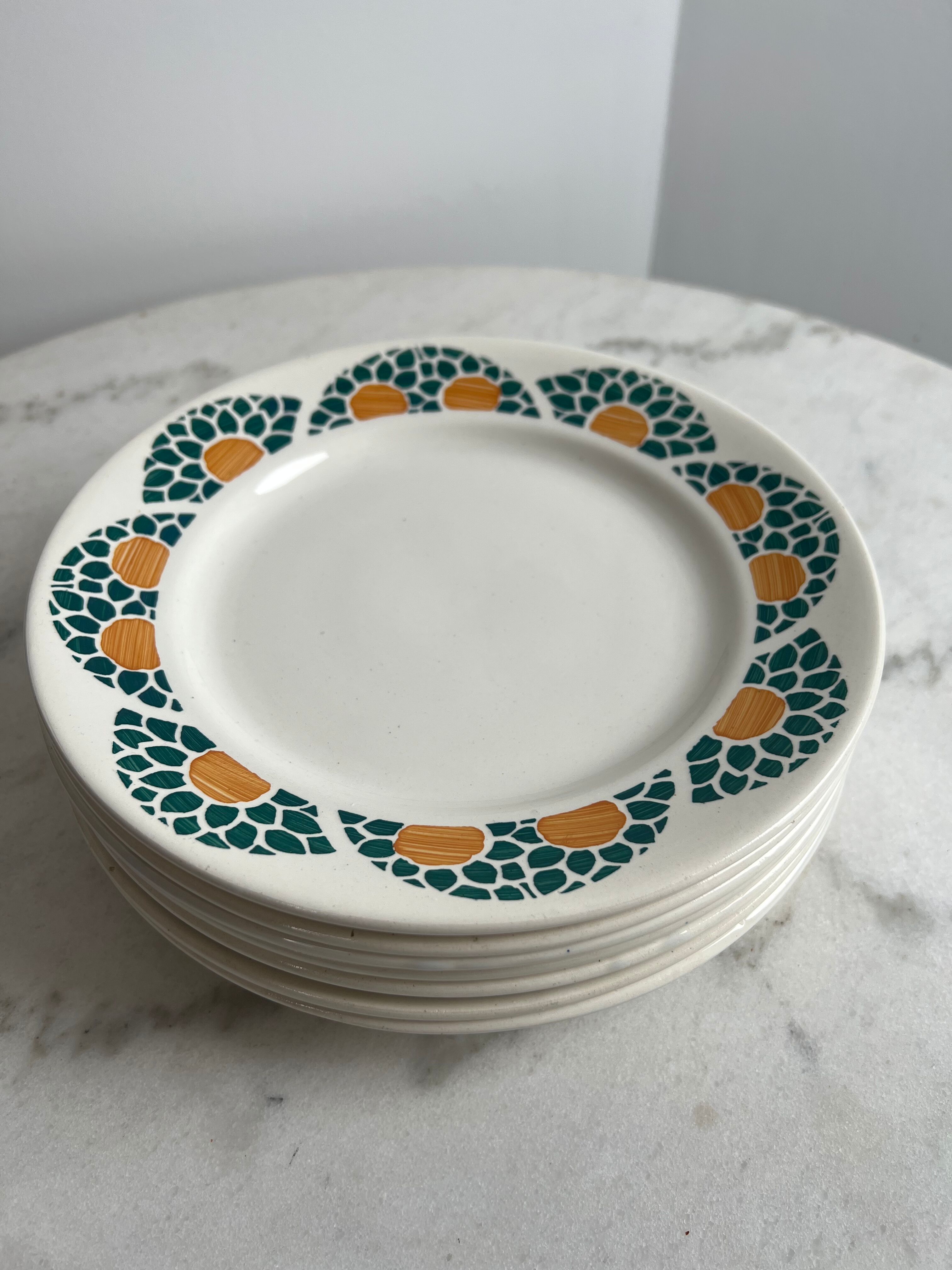 Lot 8 flat plates in excellent condition - New Givors