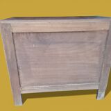 Small wooden veneer Art Deco chest of drawers.