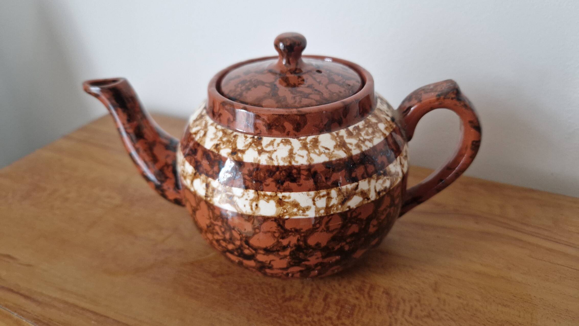 Brown ceramic teapot Sarreguemines model Mary Digoin
