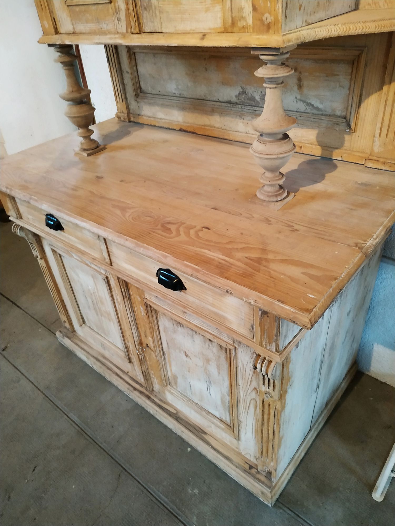 Patinated buffet (pastry furniture)