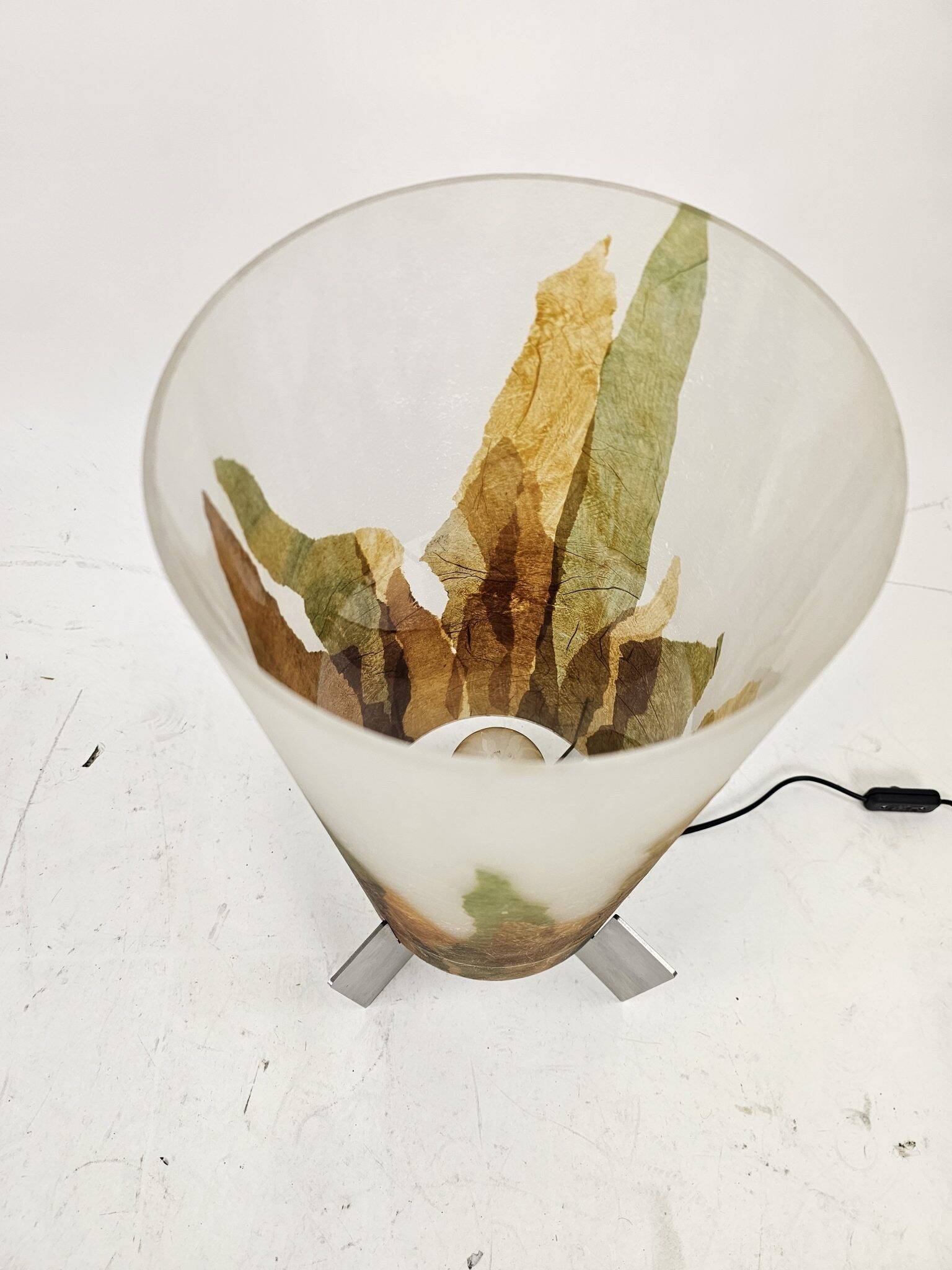 Italian table lamp with leaf theme
