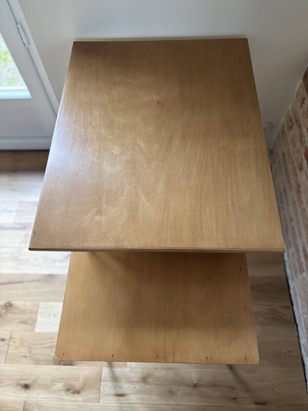 Bureau enfant moderniste et sa chaise