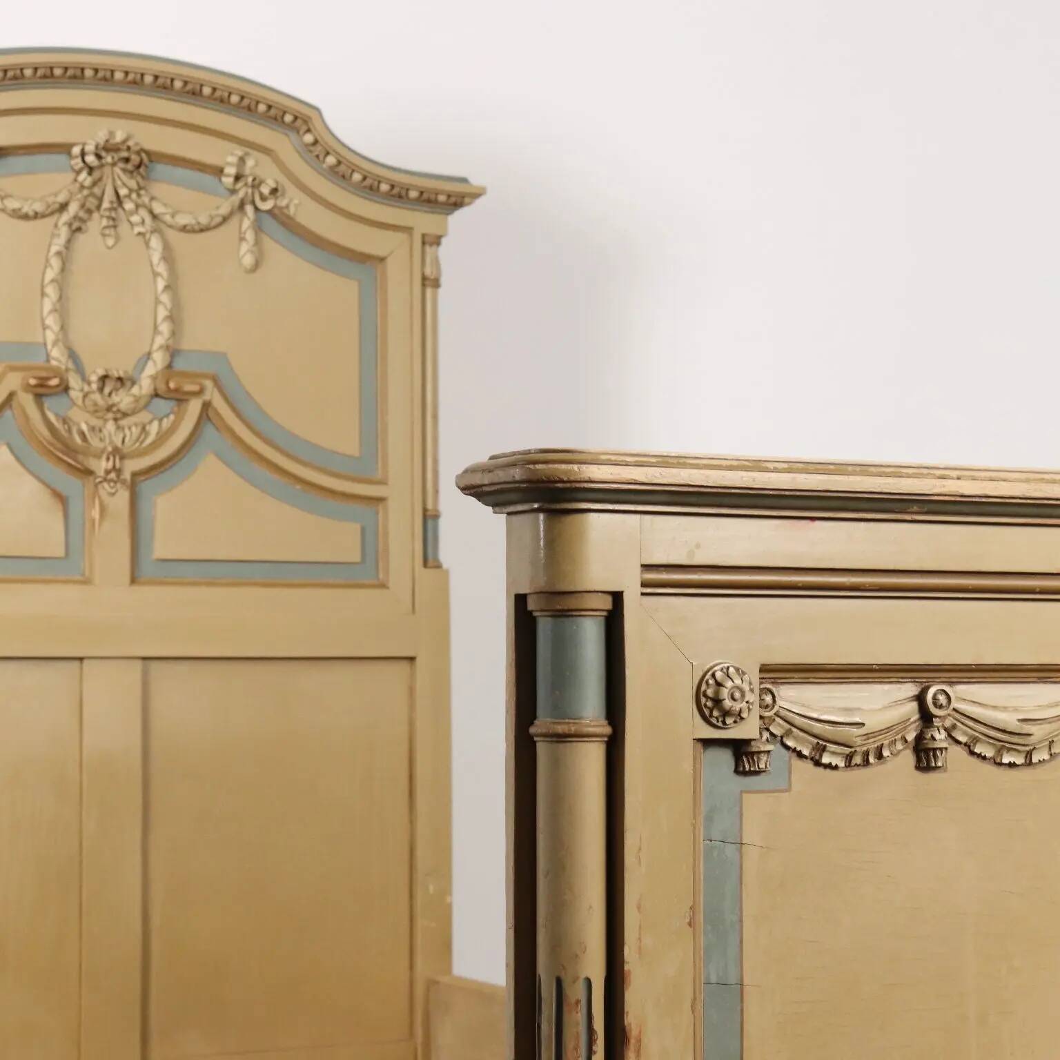 Lit ancien de style néoclassique en hêtre laqué, manufacture Luigi Gatti, XXe siècle