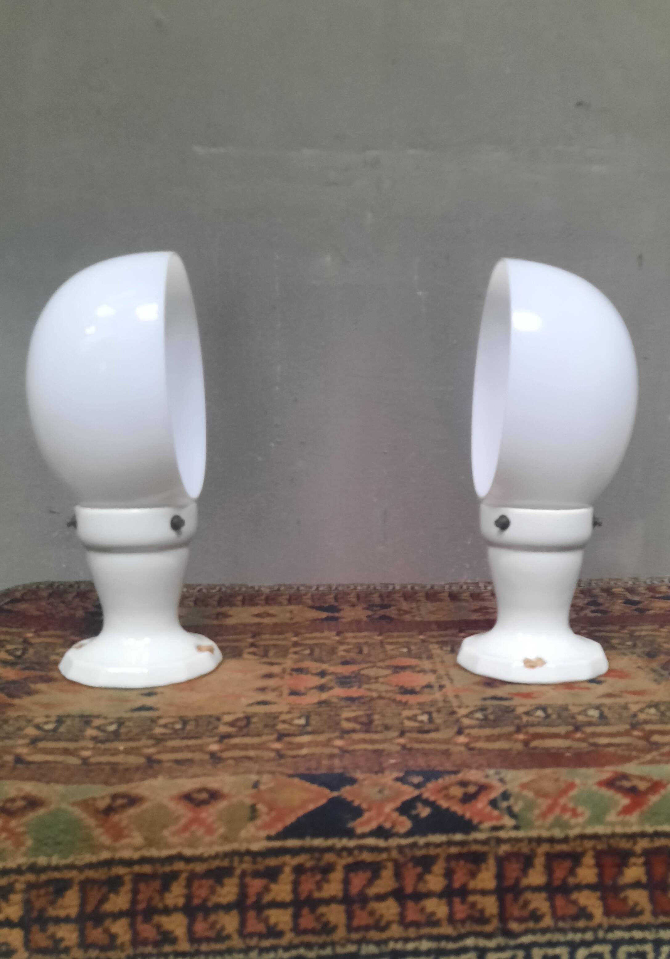 Pair of wall lights from the 1950s in porcelain.