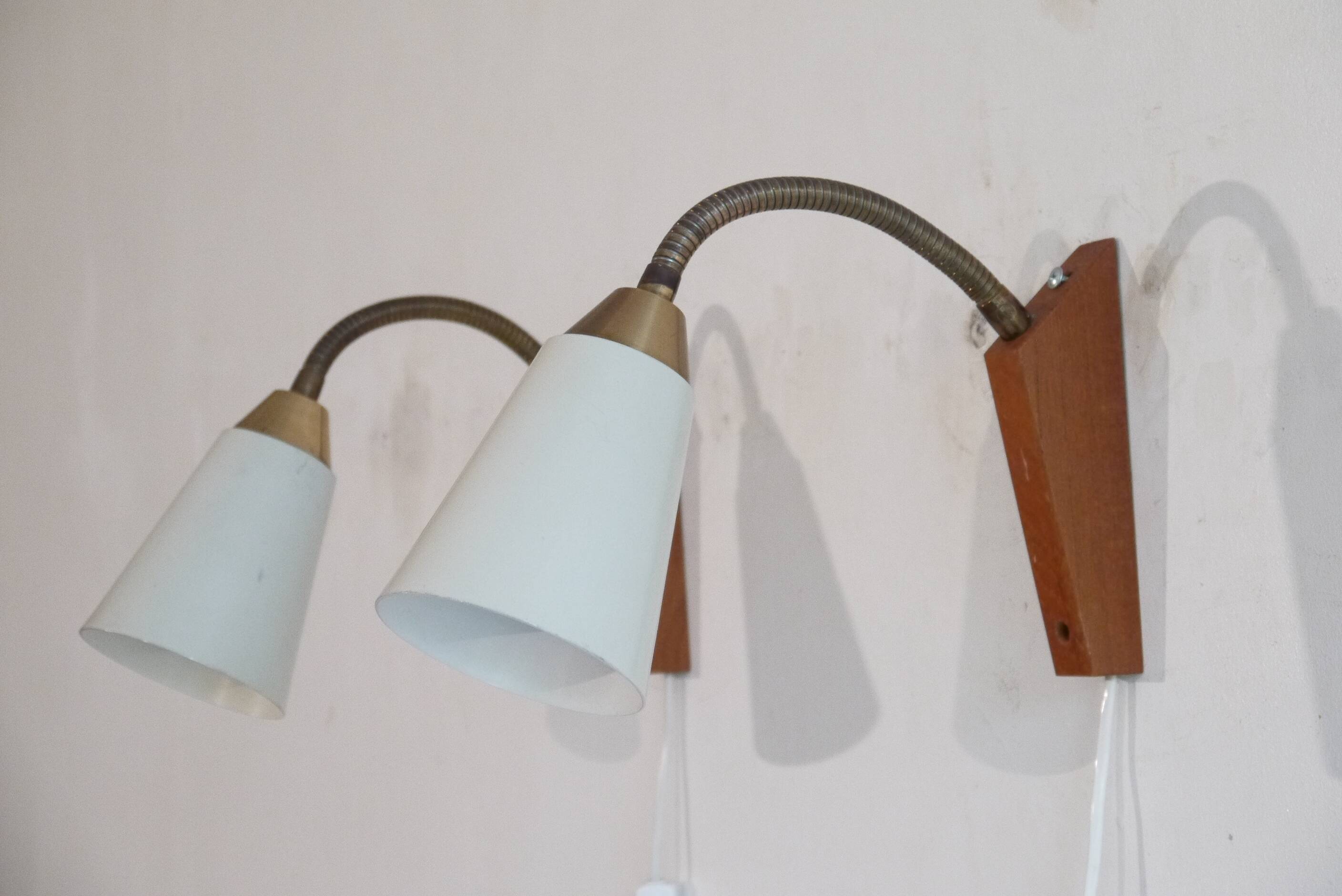 Paire d'applique scandinaves en teck 1960