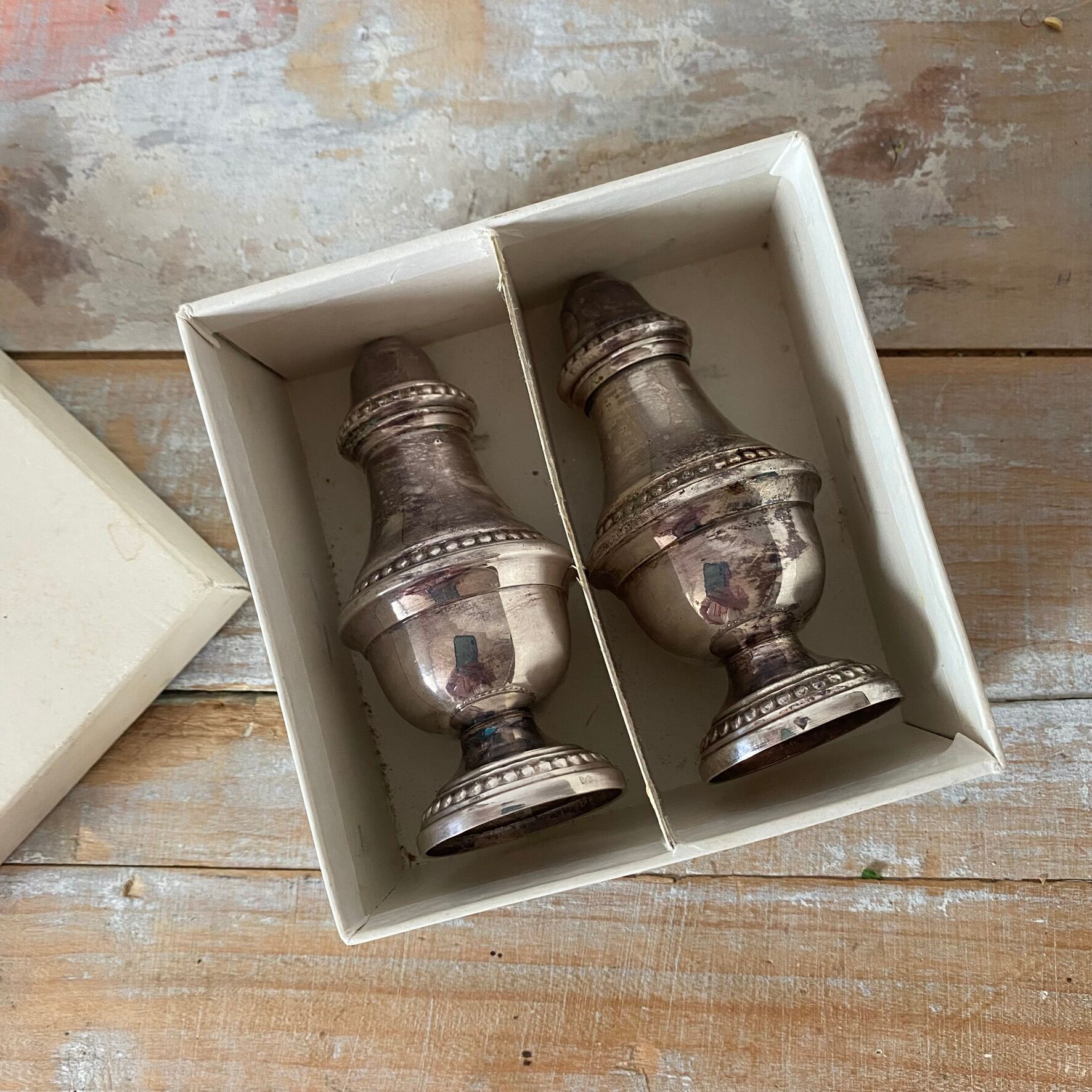 Silver-plated salt and pepper shakers, fluted, beaded decoration.