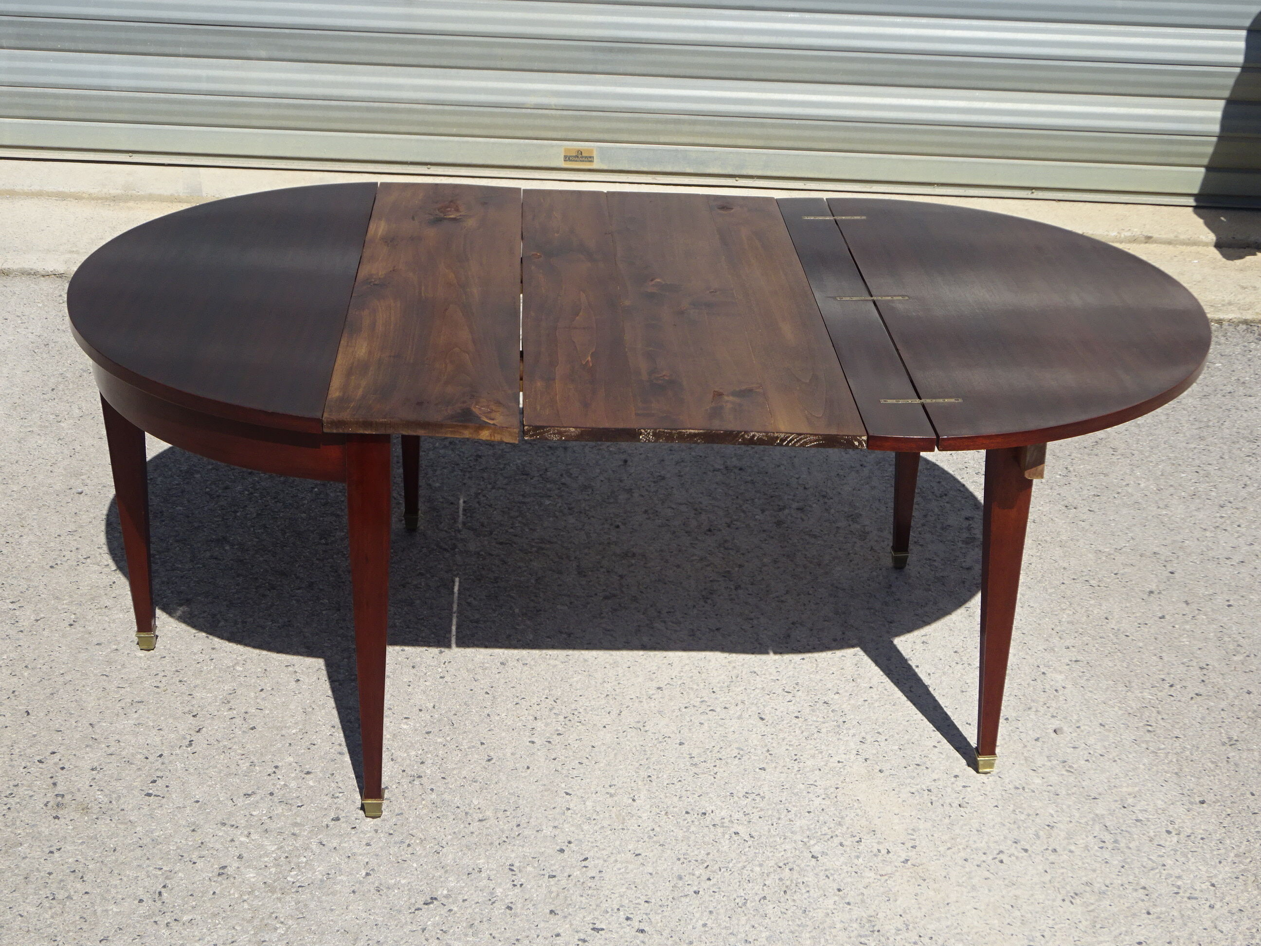 Half-moon console table, extendable in Empire style.