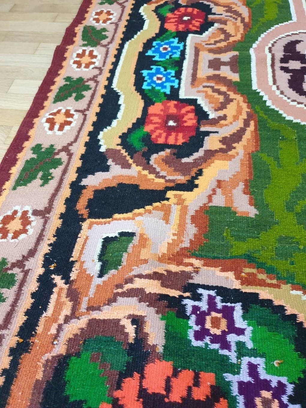 Tapis floral tissé à la main Roumanie 244x165cm