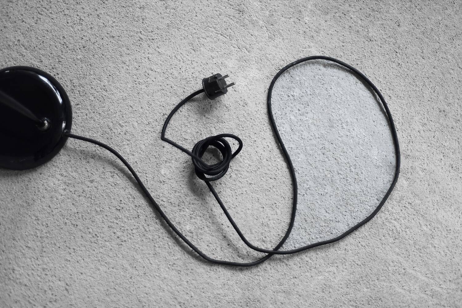 Bauhaus Vintage Minimalist Desk Lamp in Black Metal by Gebrüder Cosack Gecos, Germany, 1940s