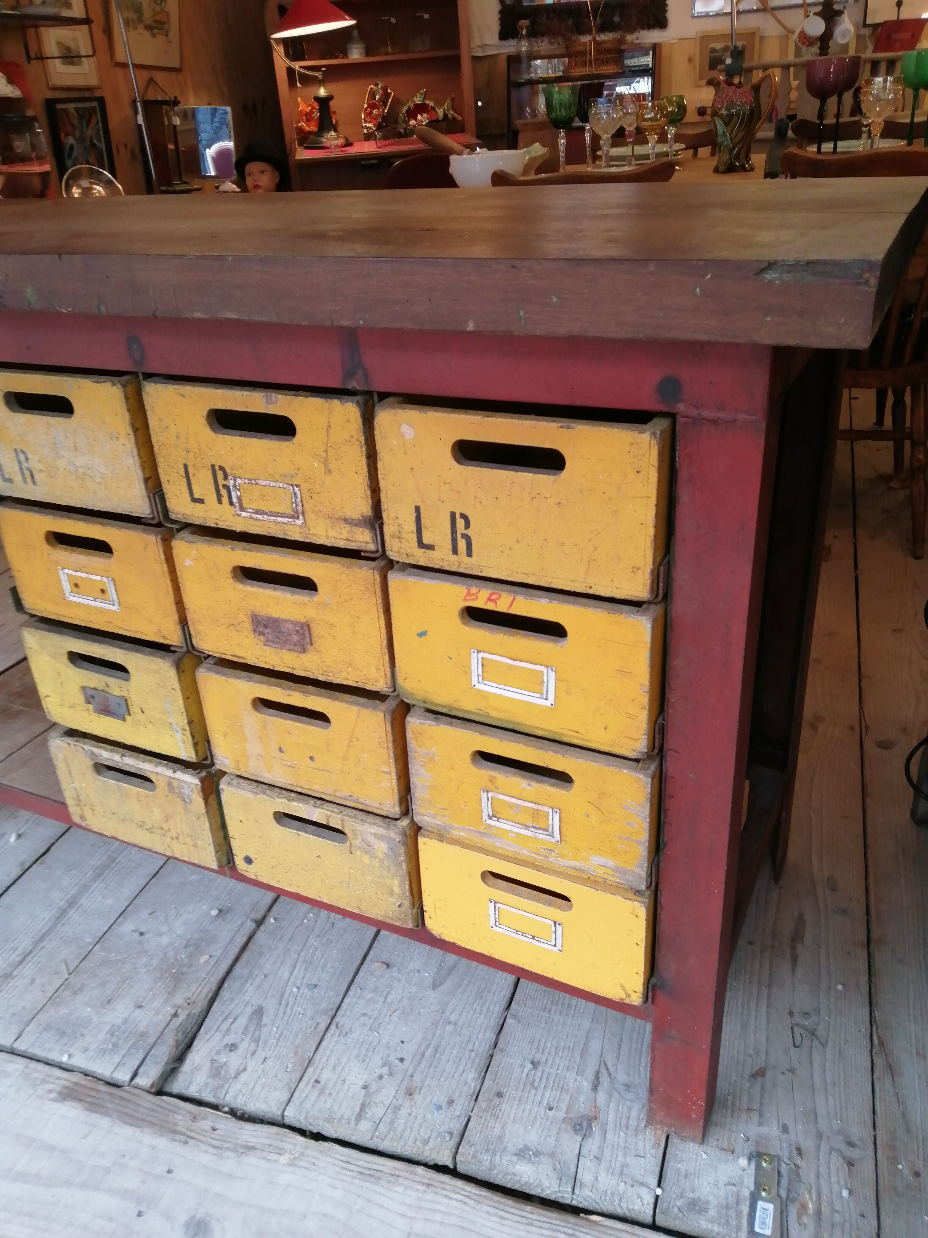 Industrial workbench with 12 drawers