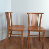 Lot of 2 vintage wooden chairs