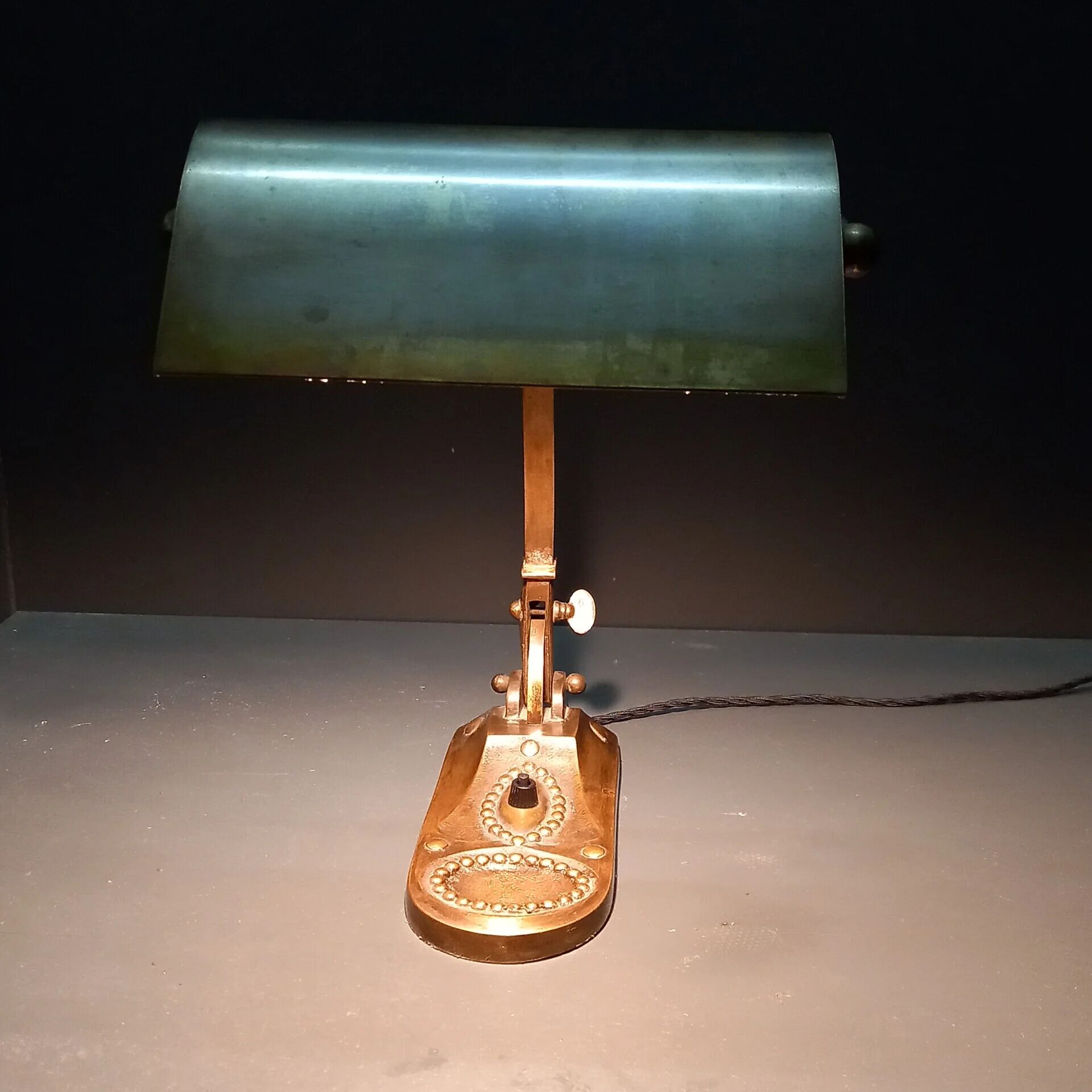 Antique brass Art Deco notary lamp/banker lamp