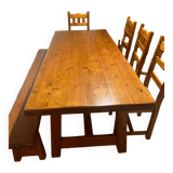 Table, 4 chaises, 1 banc en pin des landes