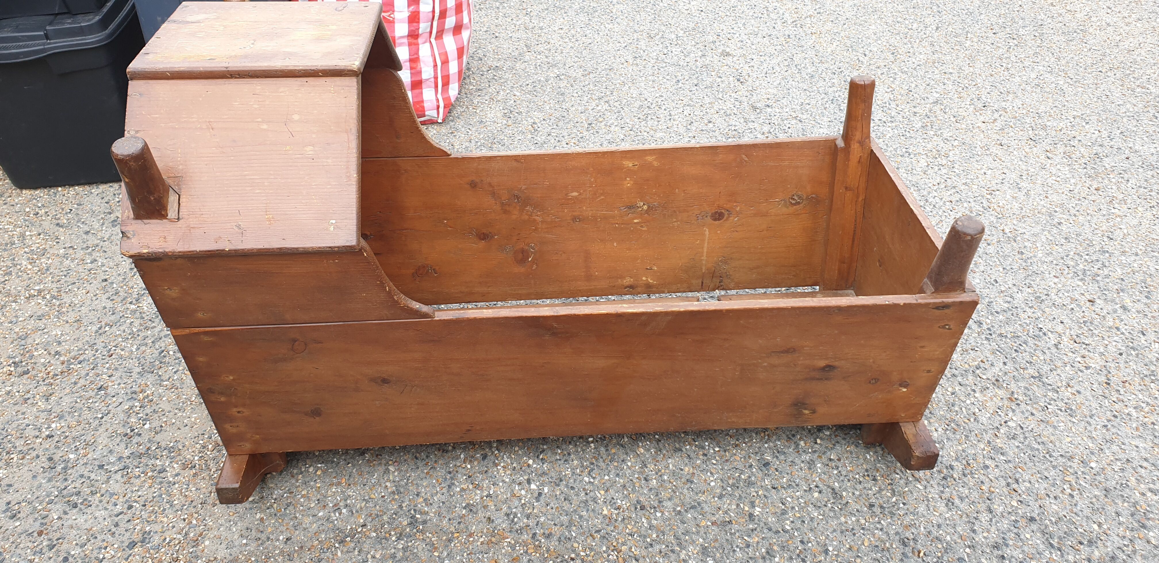 Savoyard wood cradle