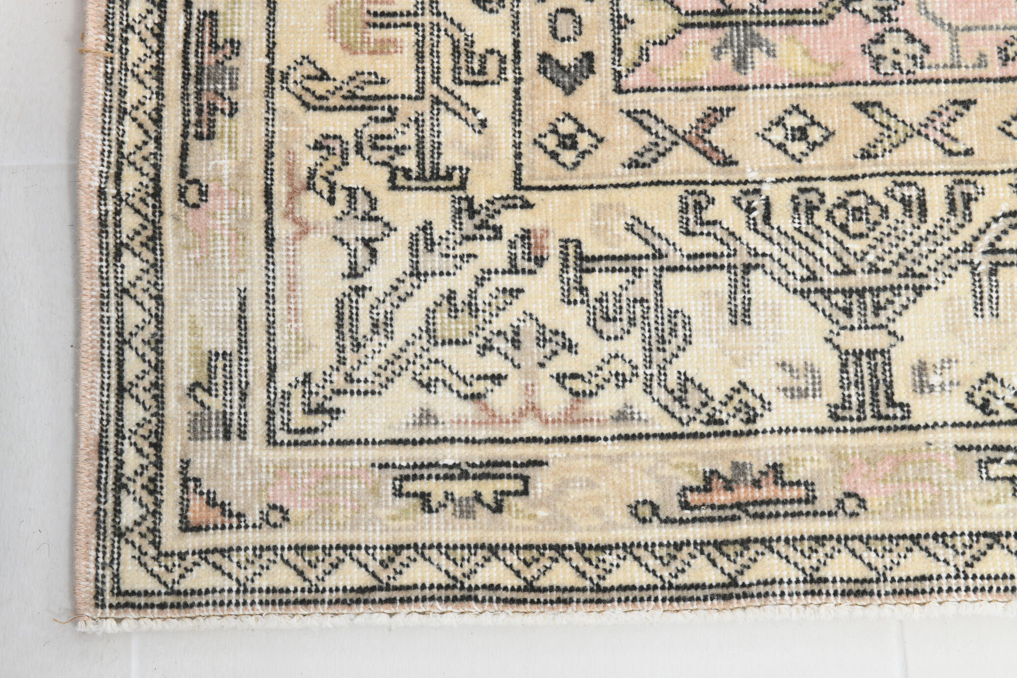 6x10 Classic Beige & Black Vintage Rug, 193x317Cm