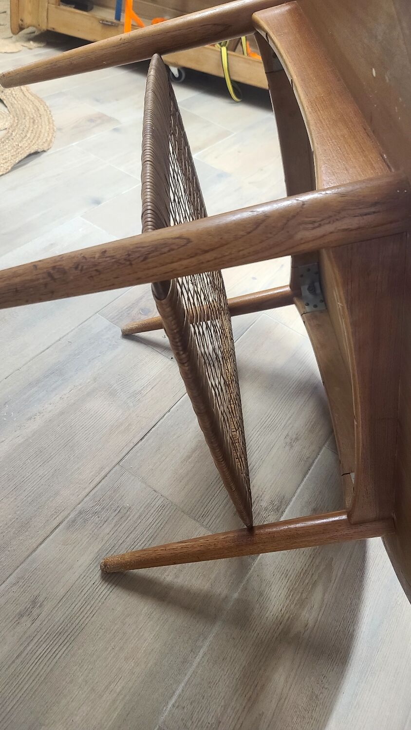 Round vintage coffee table in teak and rattan