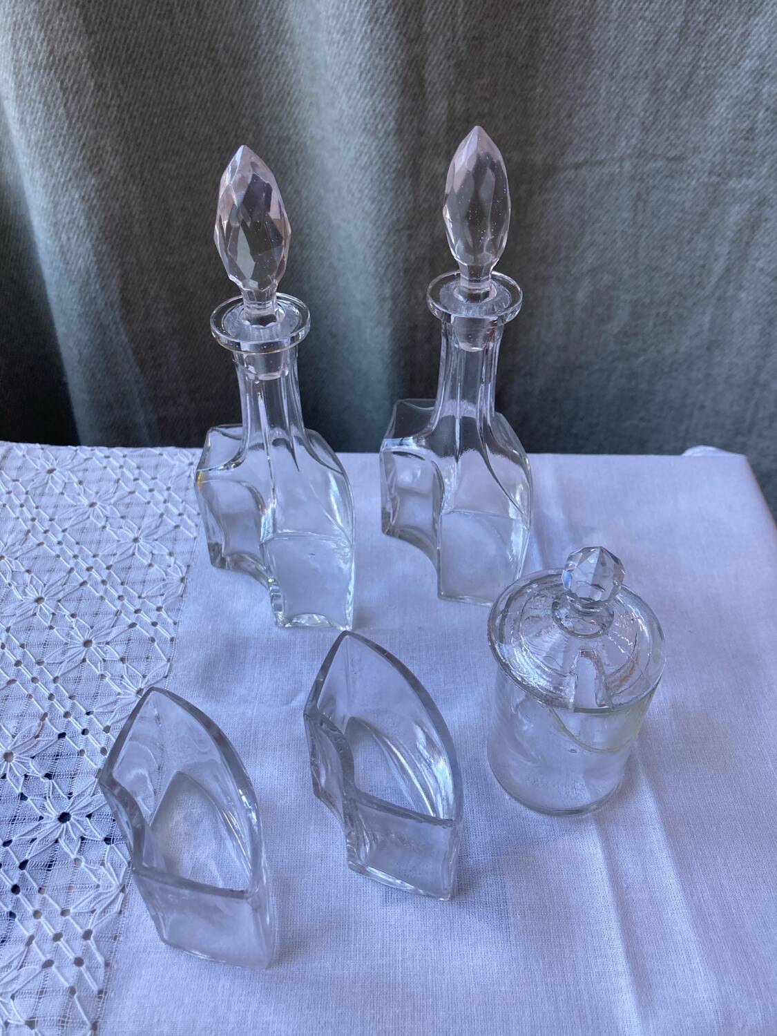 Vinaigriers ancien verre et métal ajouré