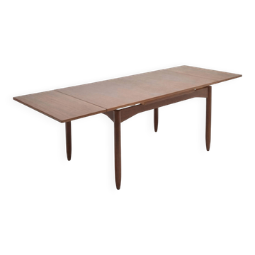 Vintage teak extendable Scandinavian table from the 1960s.