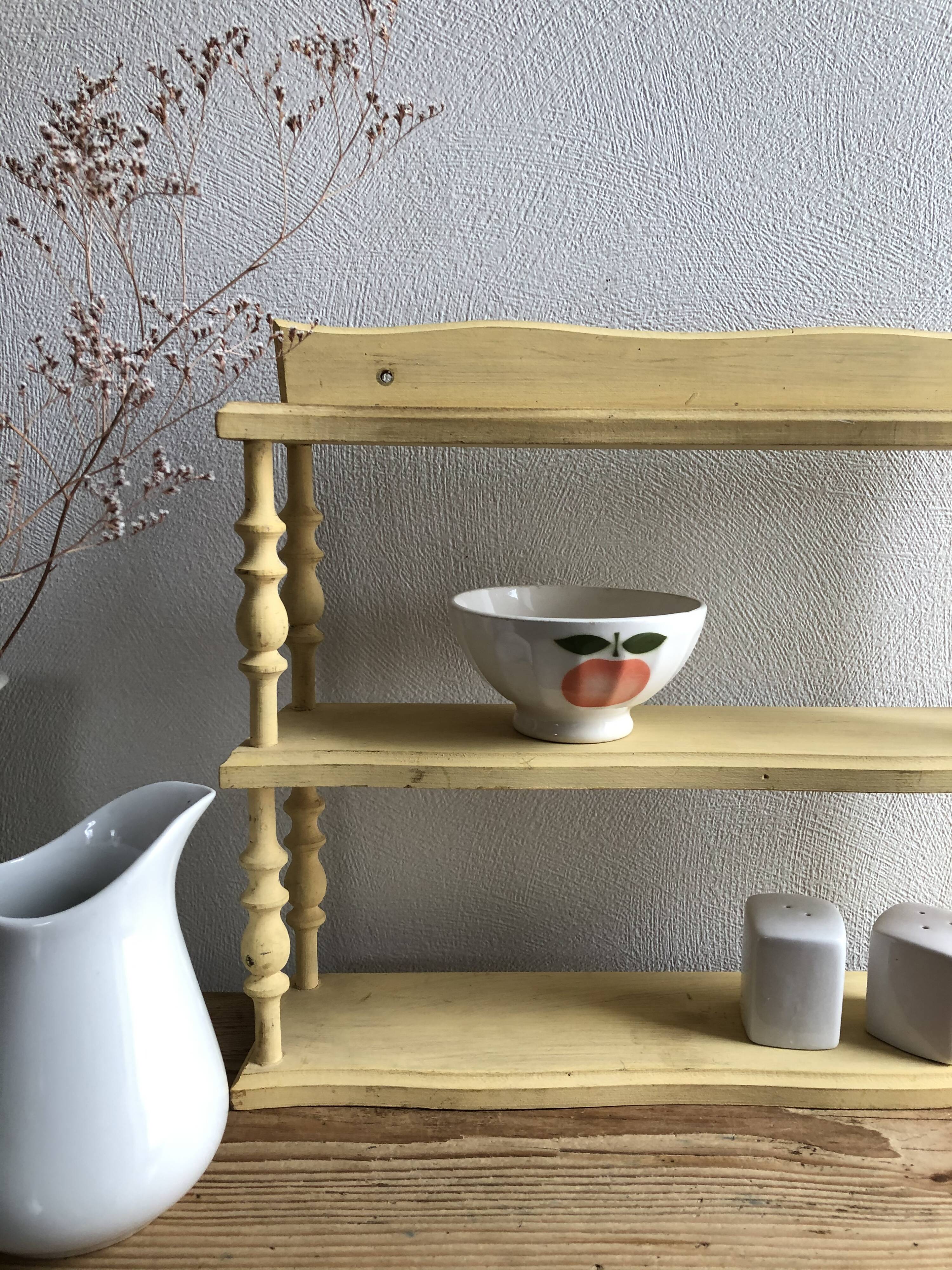 Skated wooden coil shelf