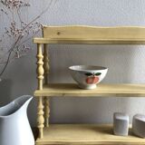 Skated wooden coil shelf