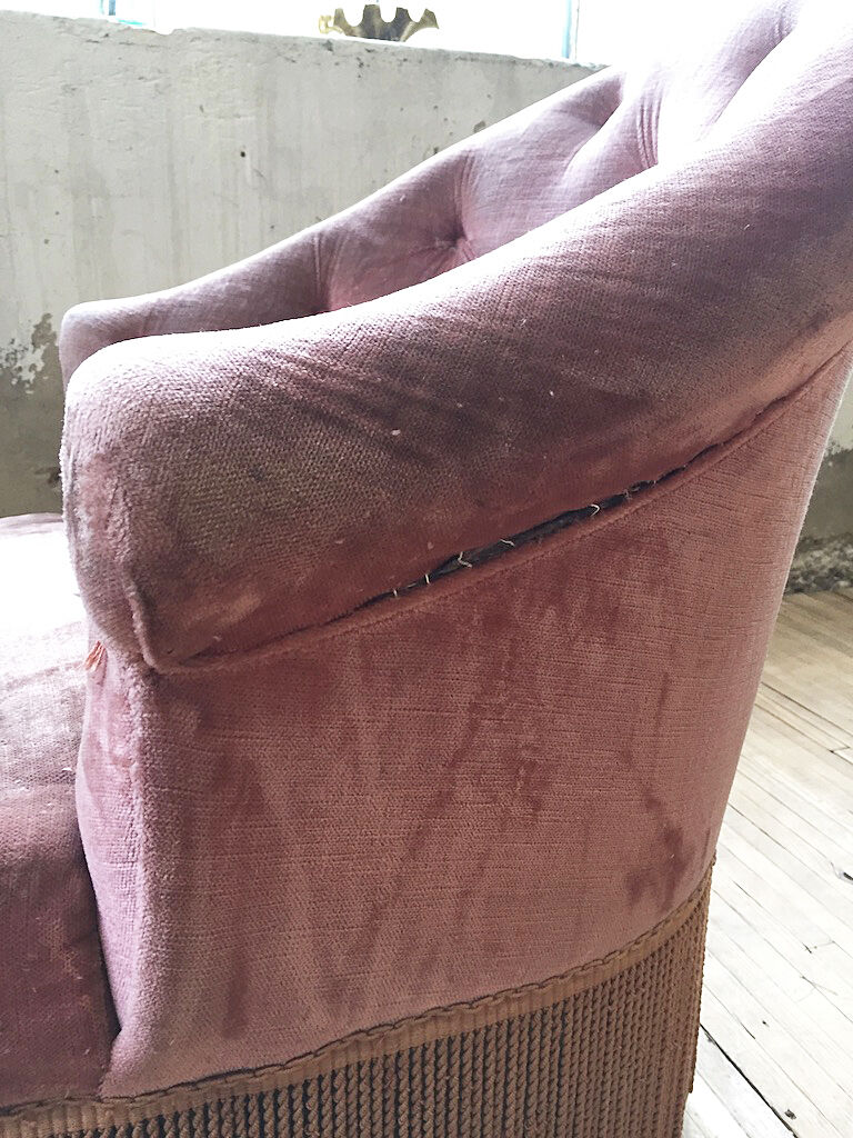 Armchairs pink captionne toad