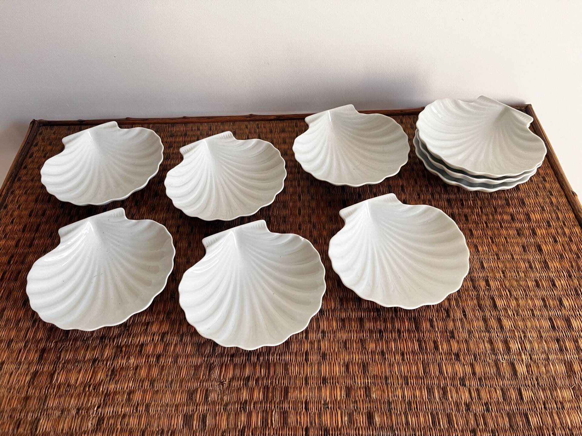 Set of 9 shell-shaped bowls