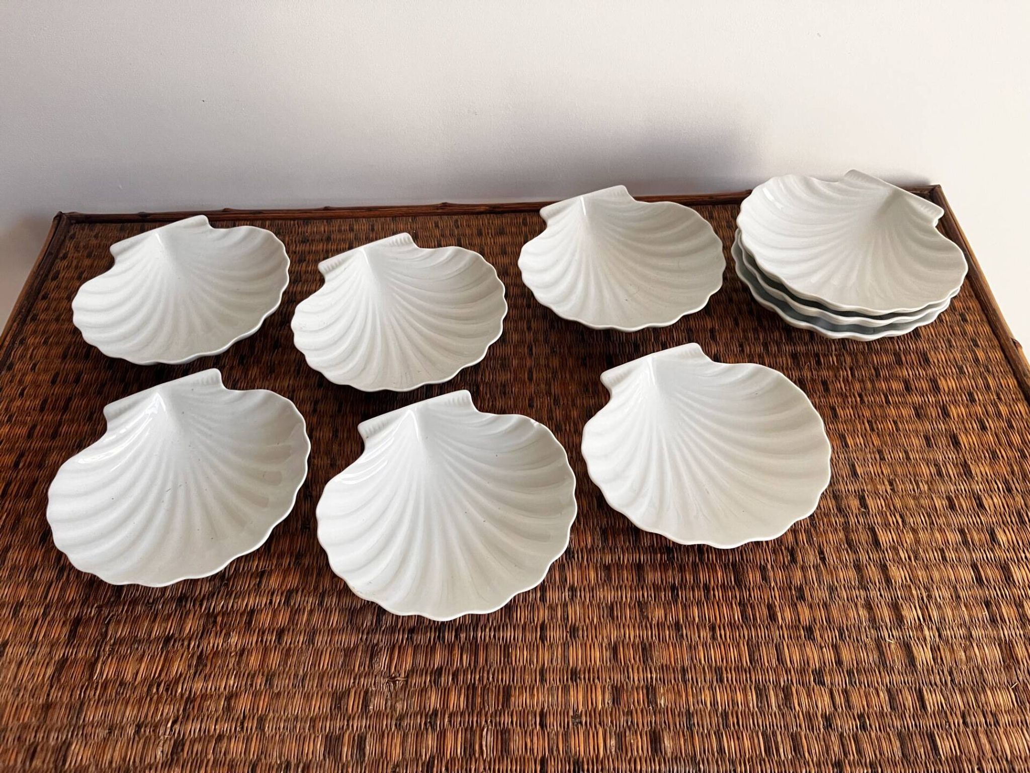 Set of 9 shell-shaped bowls