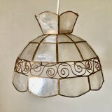 Mother-of-pearl suspension and golden spiral