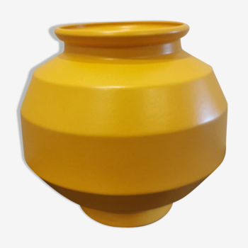 Vase forme géométrique jaune signé Saint Clément