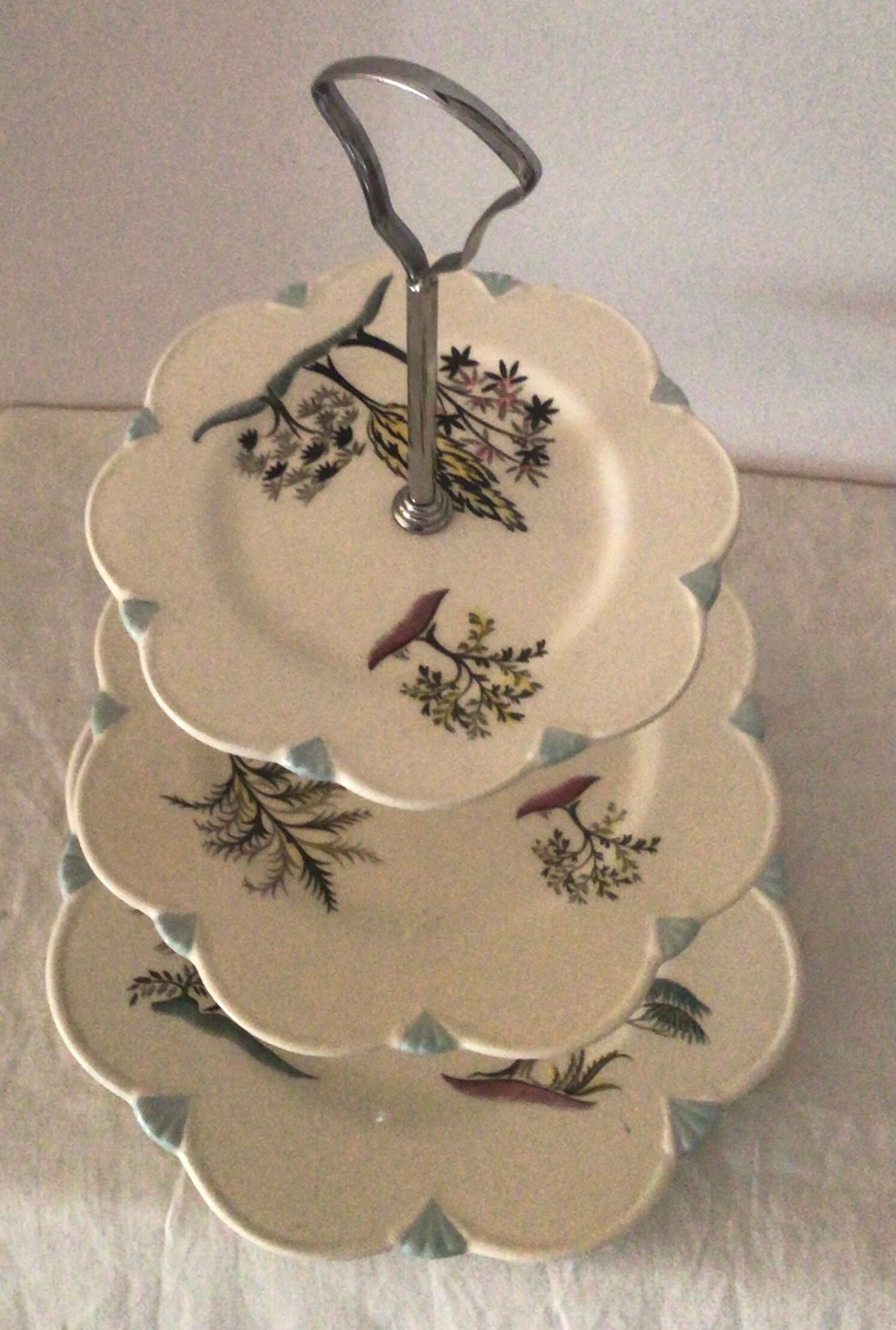 Servant / vintage porcelain cake display