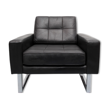 1970s leather chair with chromed legs