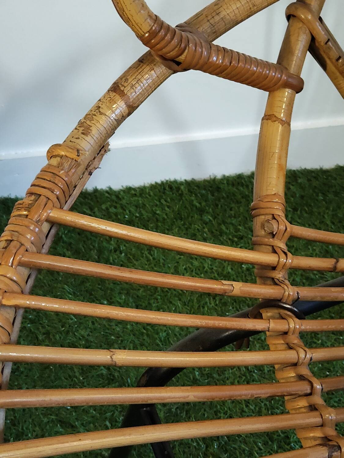 Vintage basket chair in rattan and metal – 1950s/60s