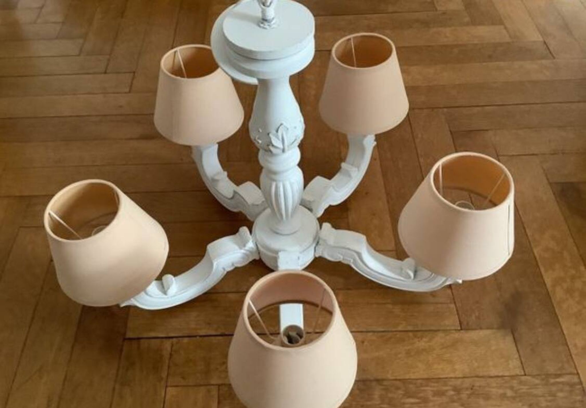 White painted wooden chandelier with 5 arms and lampshade
