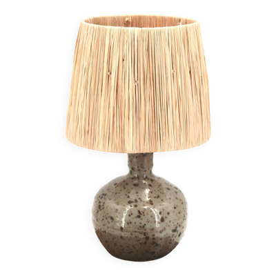 Lampe boule en céramique grès de Guy Baudat, abat jour raphia, années 70