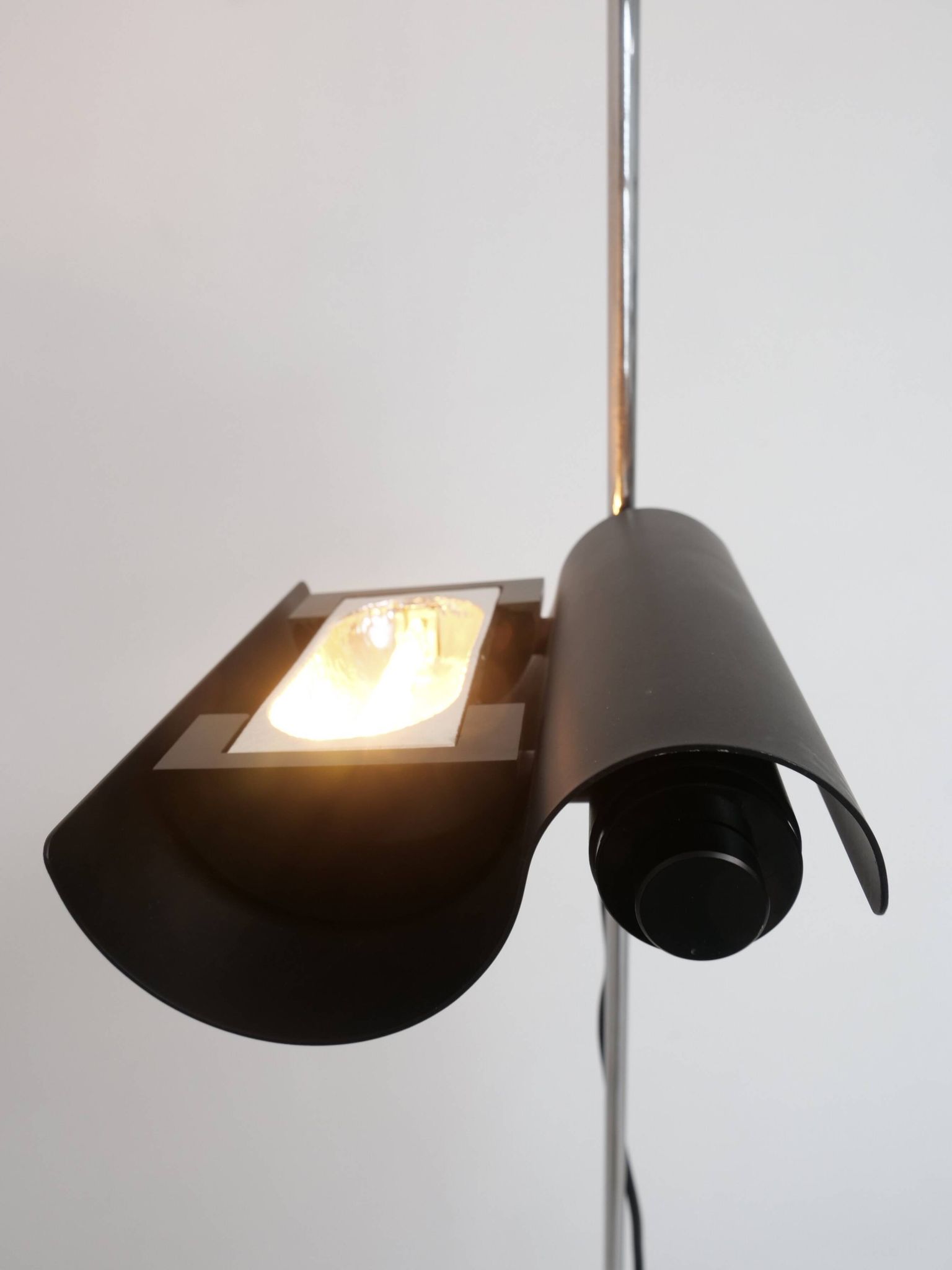 Lampadaire Oluce modèle DIM 333 de Vico Magistretti
