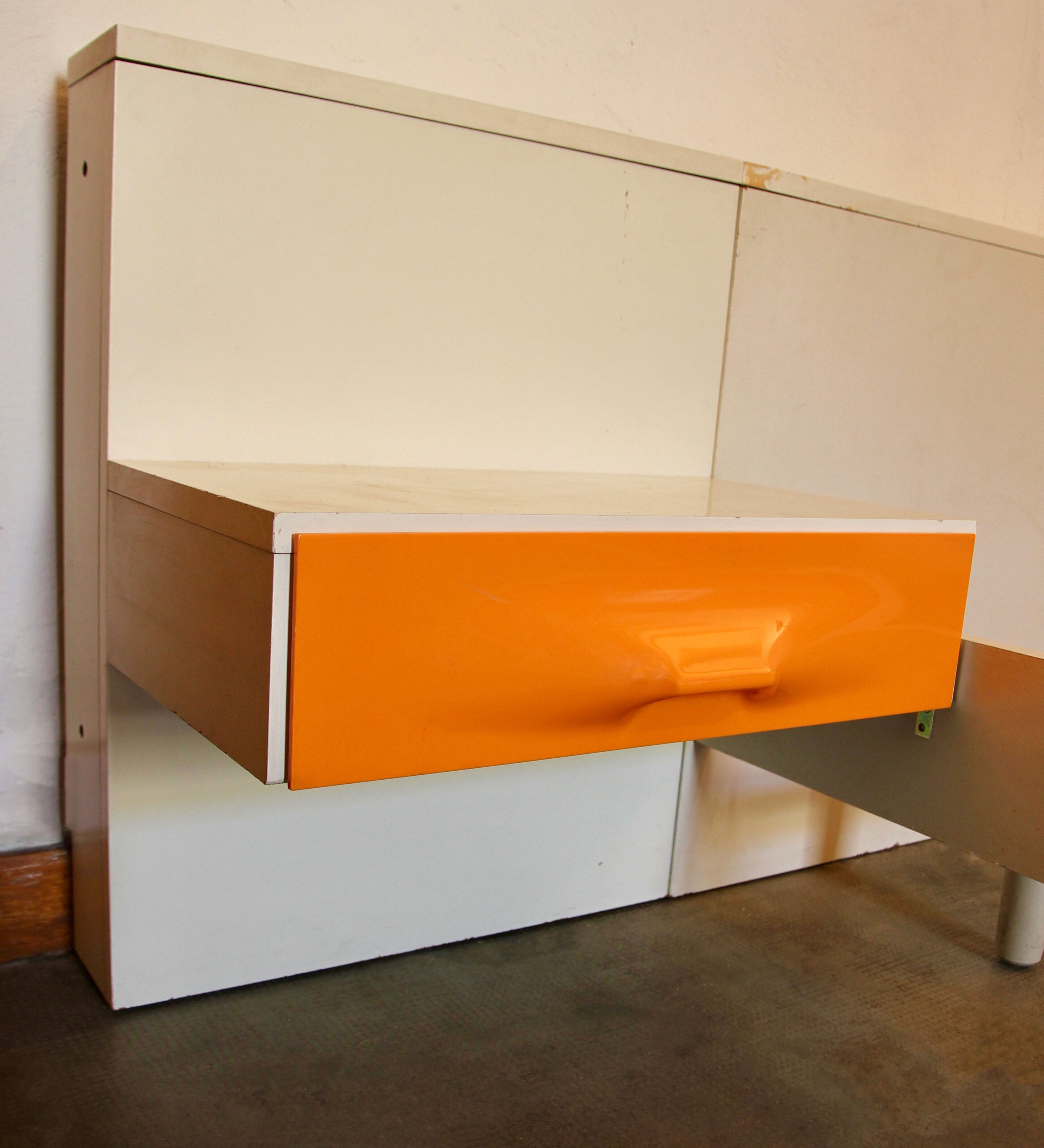 DF 2000 bed by Raymond Loewy