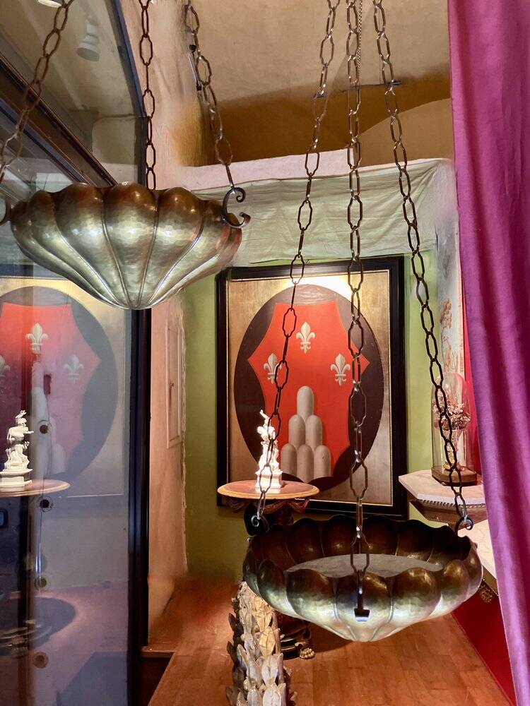 Italian Art Nouveau Hanging Bowl Pendant Lamps or Planters in Hand-Hammered Brass, 1890s, Set of 2