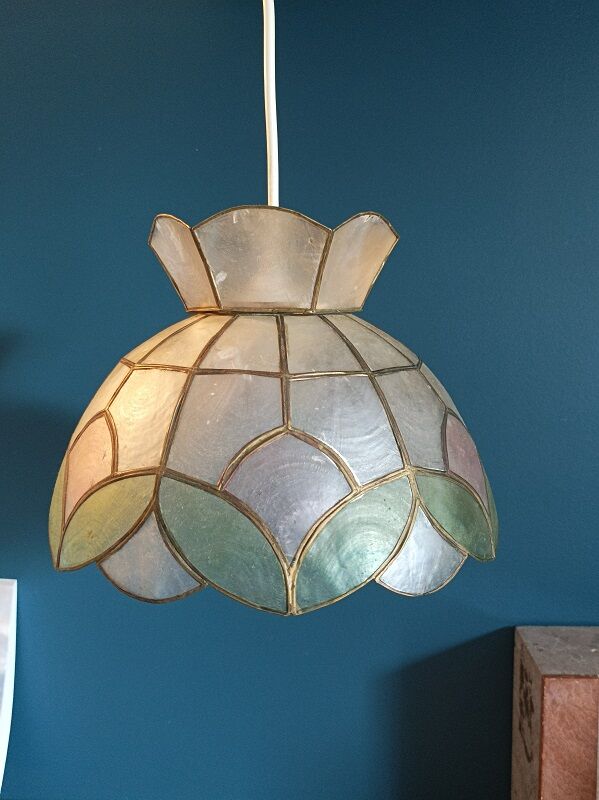 Mother-of-pearl pendant lamp