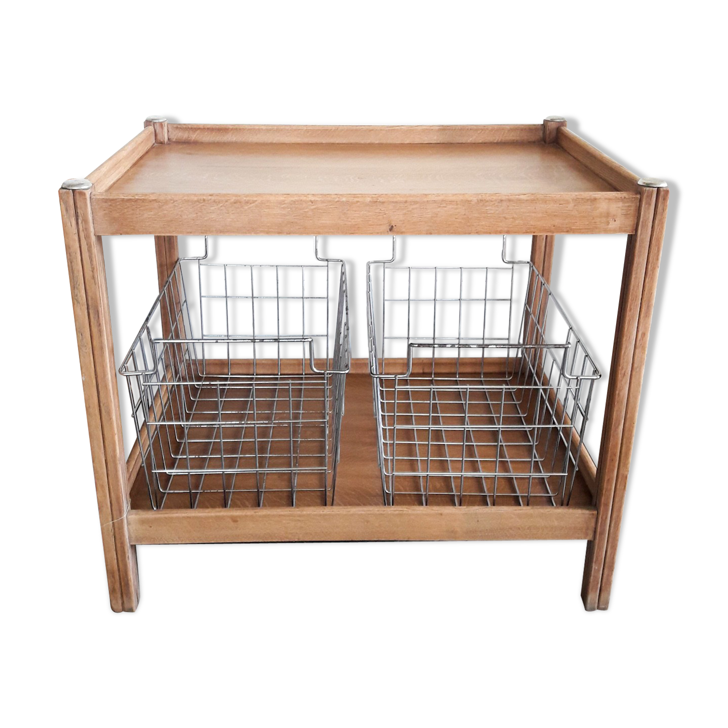 Wooden dessert with chrome steel lockers