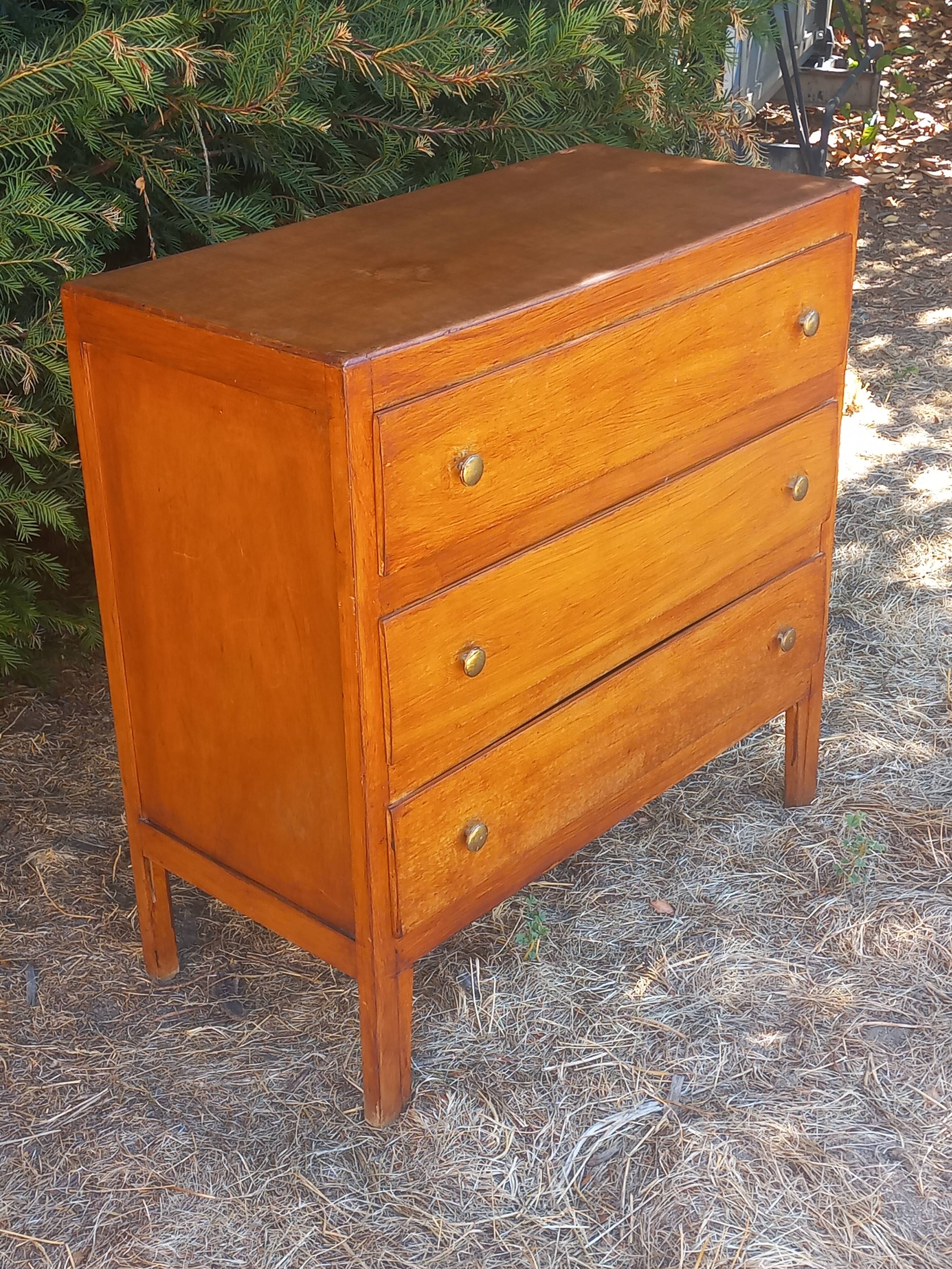 Vintage beech chest of drawers with 3 drawers from the 1950s.