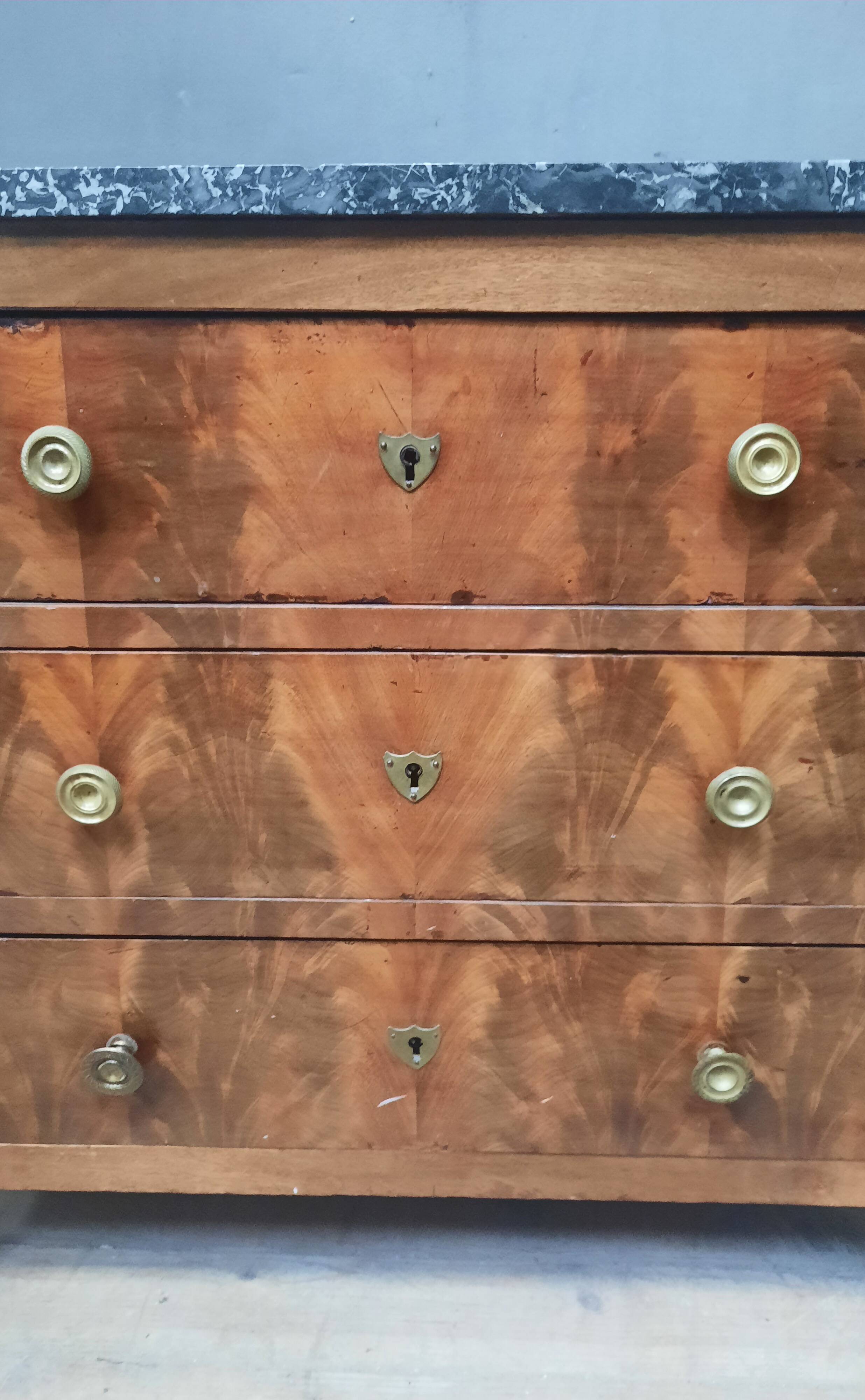 Nineteenth-century veneered commode