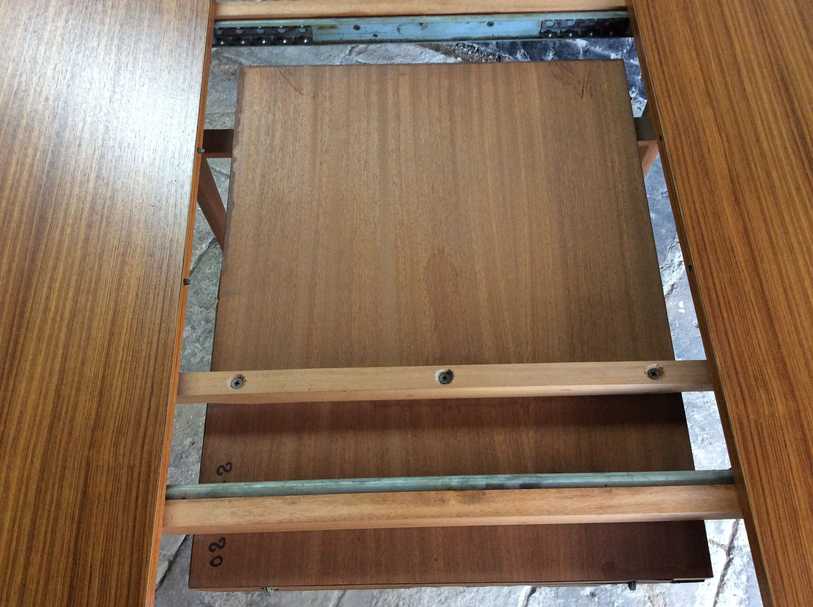 Vintage dining expandable room table