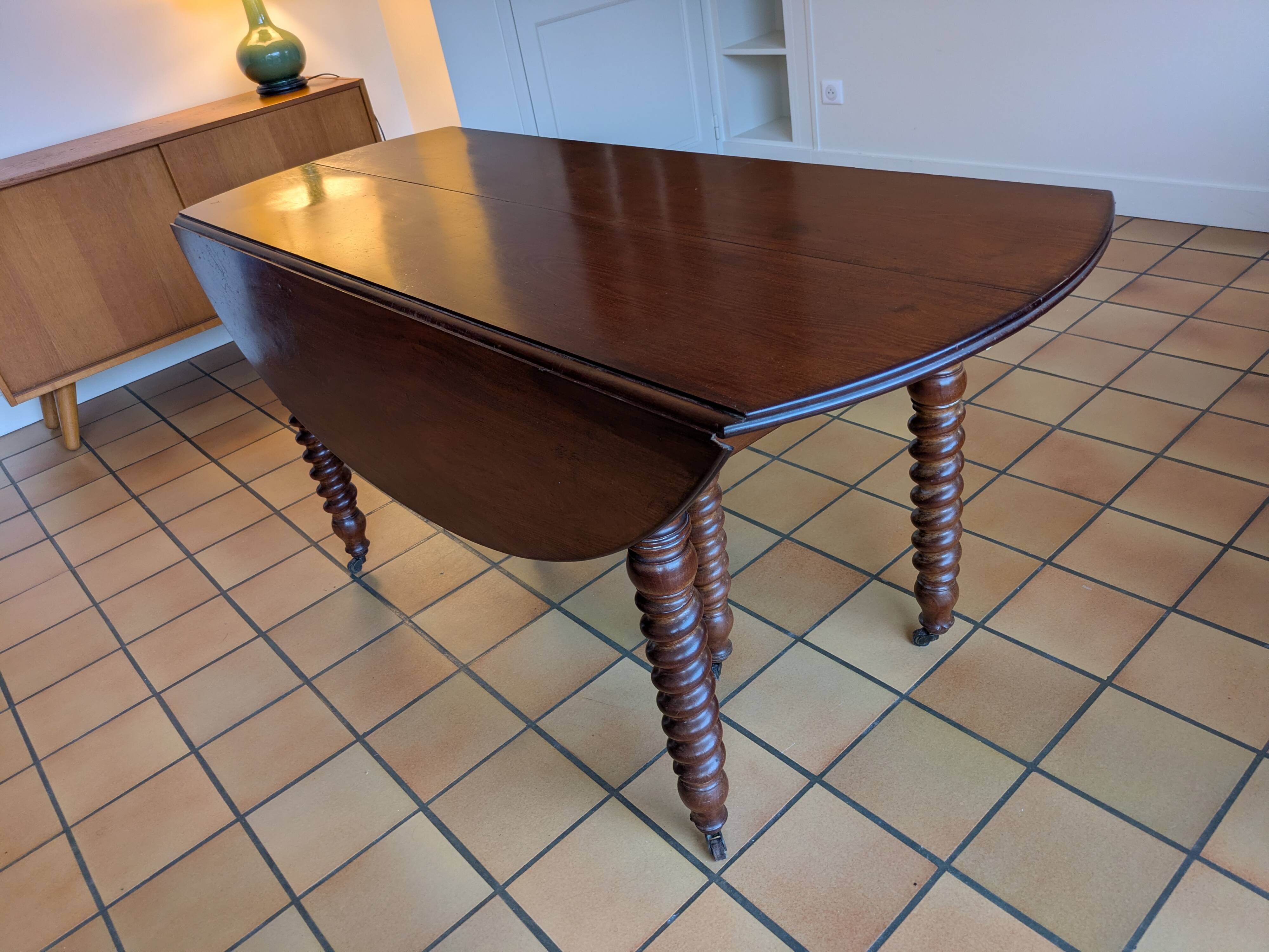 Extendable walnut table