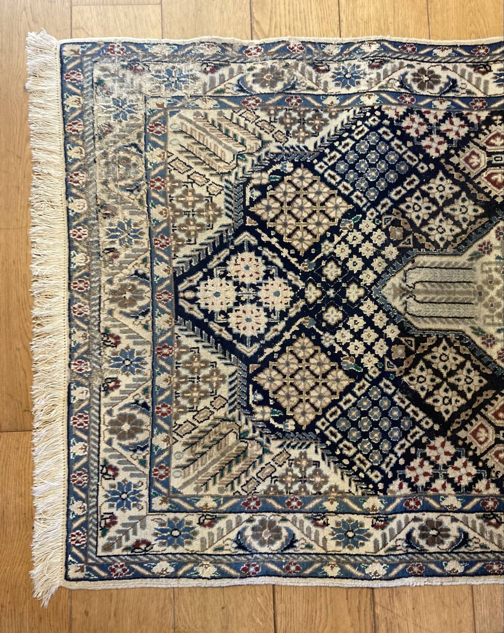 Carpet from the Irian region, 20th century, made of wool and silk.