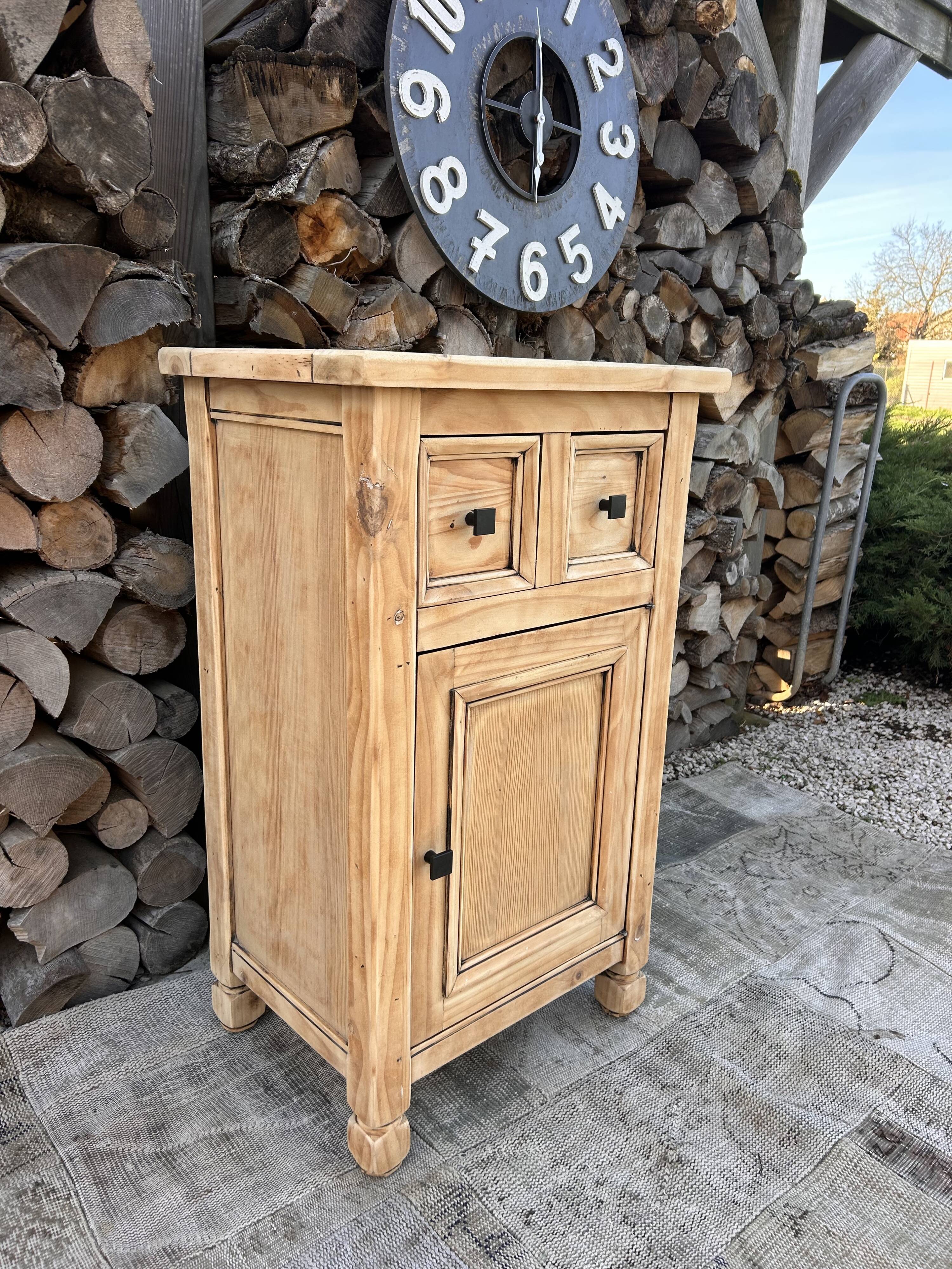 Meuble de rangement ancien bois