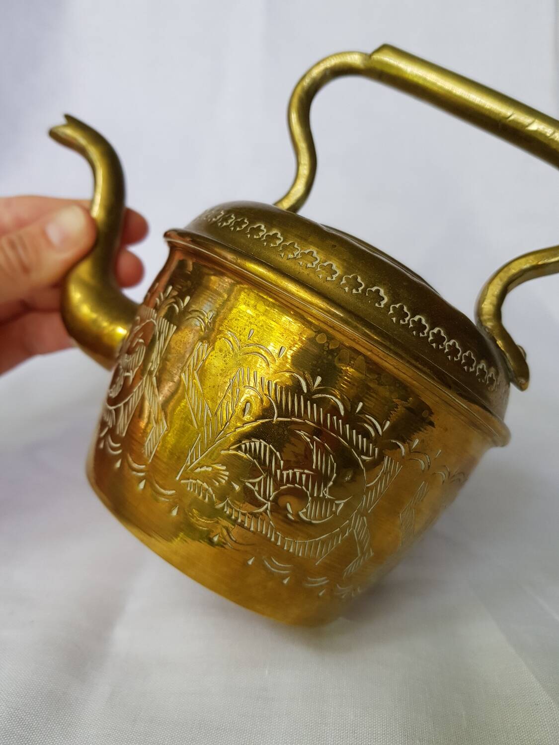 Théière vintage en laiton