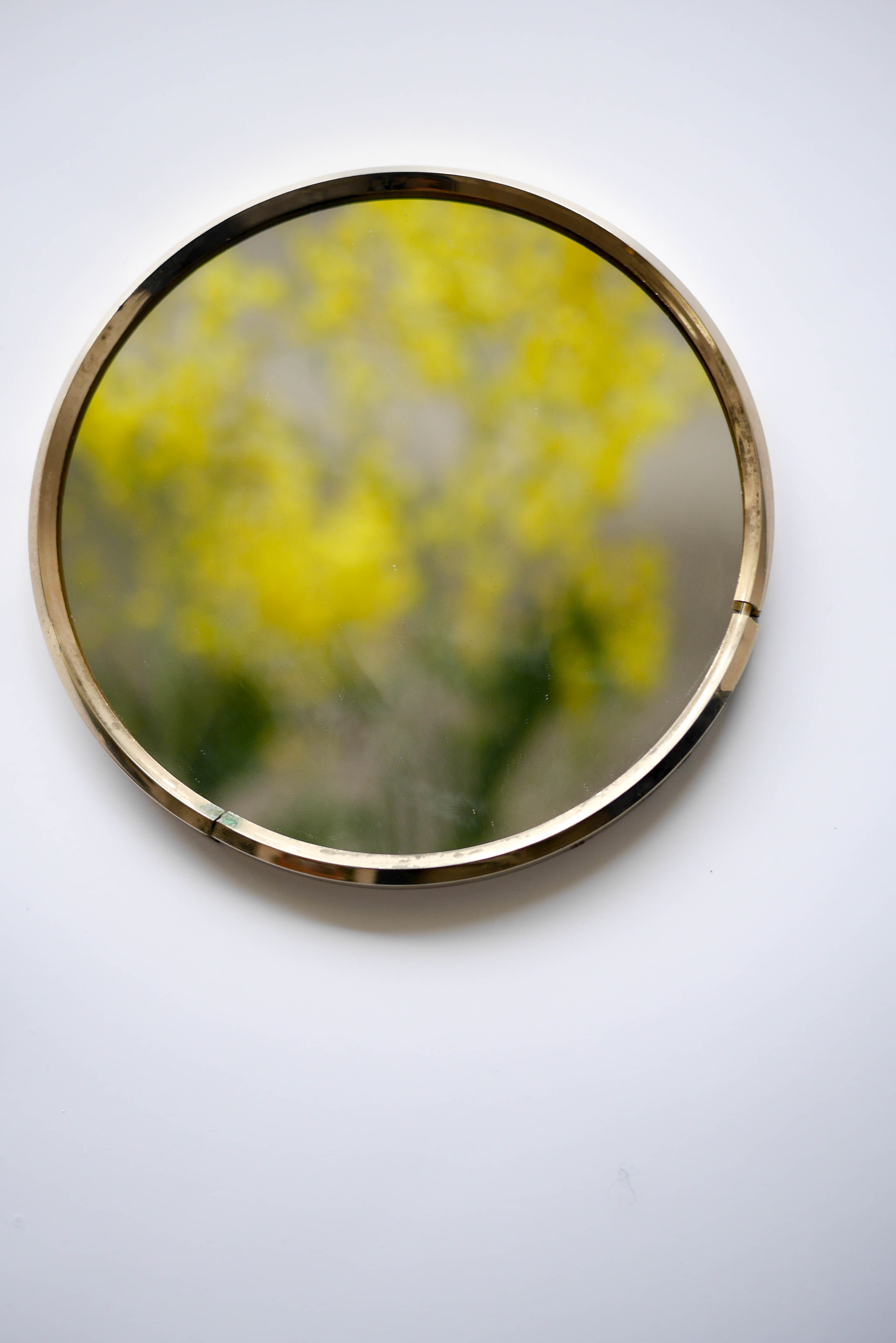 Small round magnifying mirror 14cm