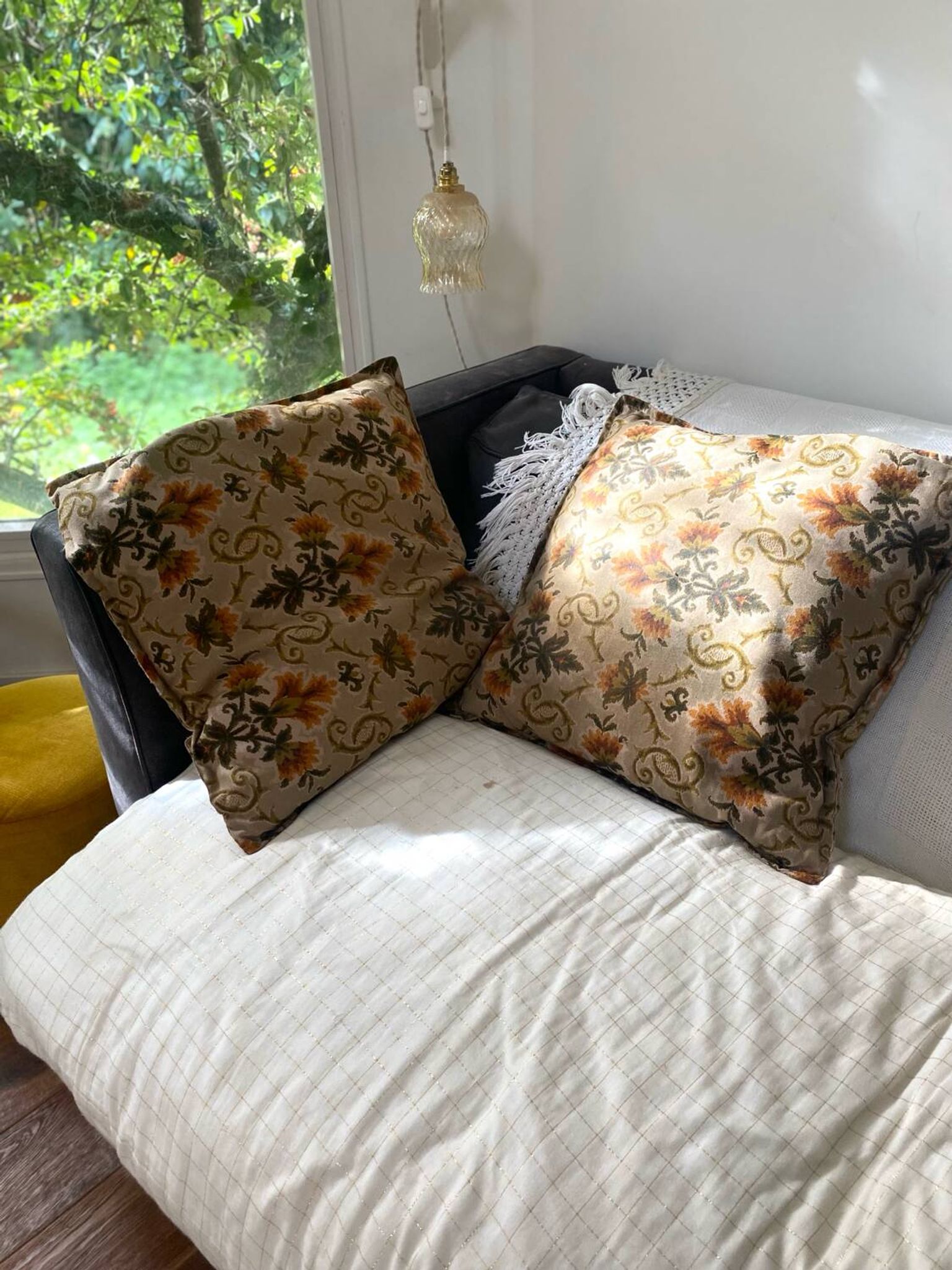 Duo of jacquard cushions 70