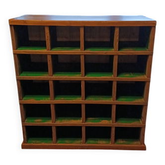 Workshop cabinet with compartments