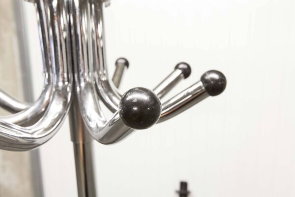 Porte manteau perroquet 16 patères industriel en métal chromé et base + boules noires 1960